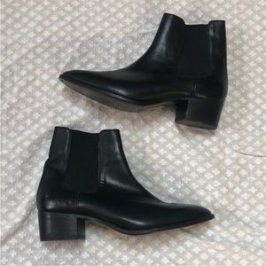 Frye Dara Black Leather Chelsea Boot size 10B